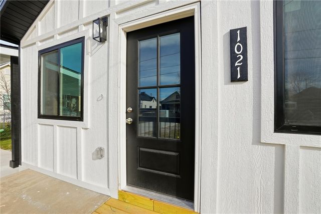 1021 S B Street, Rogers, AR 72756