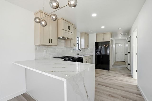 1021 S B Street, Rogers, AR 72756