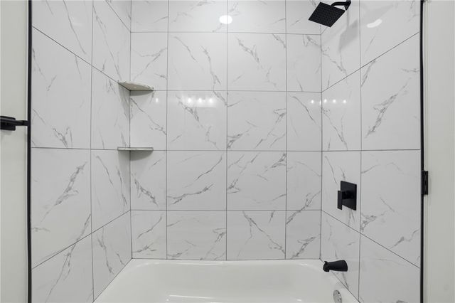 1021 S B Street, Rogers, AR 72756