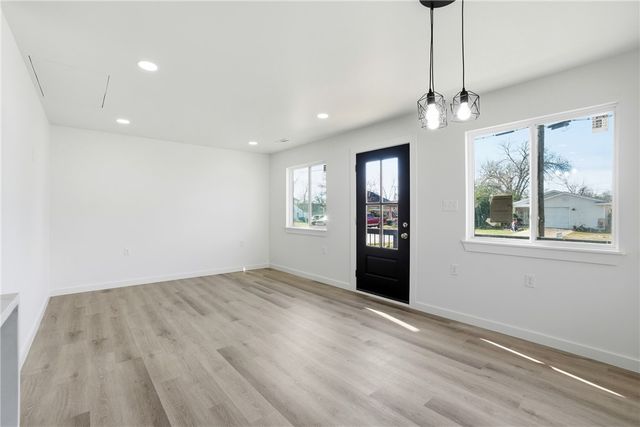 1021 S B Street, Rogers, AR 72756