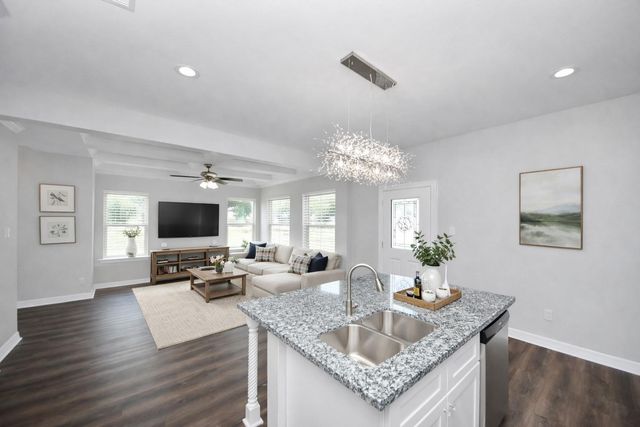 414 N 4th Street, Beasley, TX 77417