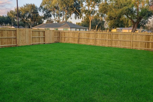 414 N 4th Street, Beasley, TX 77417