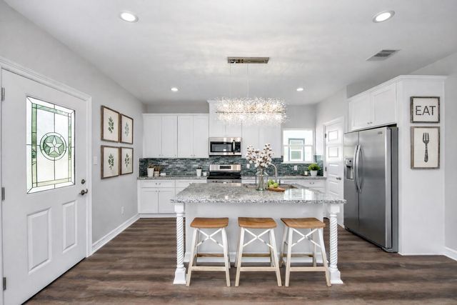 414 N 4th Street, Beasley, TX 77417