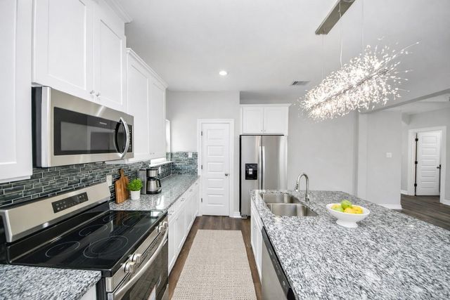 414 N 4th Street, Beasley, TX 77417