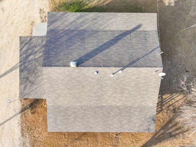 390 W County Road 5719, Devine, TX 78016