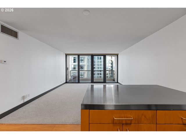 255 Sw HARRISON St 15C, Portland, OR 97201