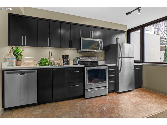 255 Sw HARRISON St 15C, Portland, OR 97201