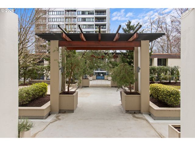 255 Sw HARRISON St 15C, Portland, OR 97201