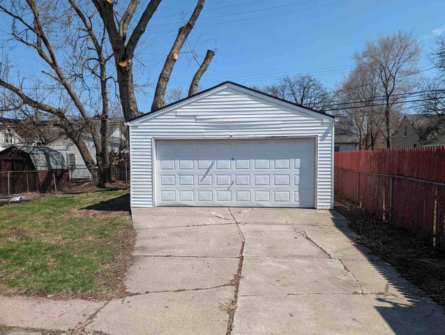 21770 Nevada Avenue, Eastpointe, MI 48021