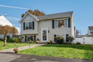 38 Chestnut Street, Cumberland, RI 02864