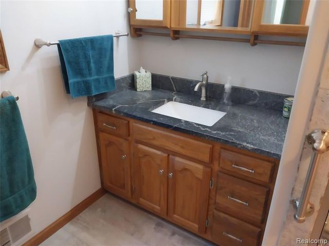 3581 N Burkhart Road, Howell, MI 48855