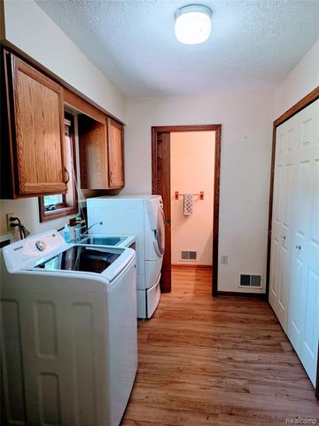 3581 N Burkhart Road, Howell, MI 48855