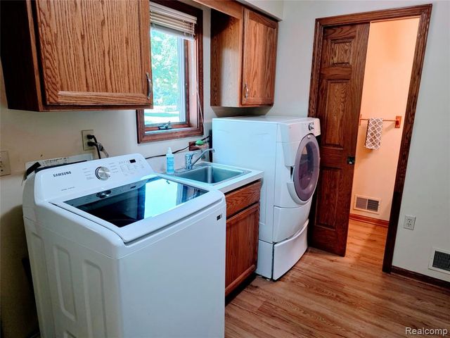 3581 N Burkhart Road, Howell, MI 48855