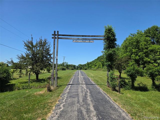 3581 N Burkhart Road, Howell, MI 48855