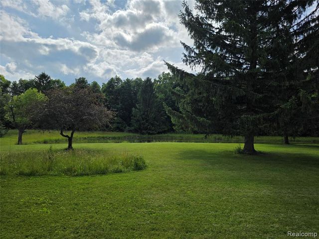3581 N Burkhart Road, Howell, MI 48855