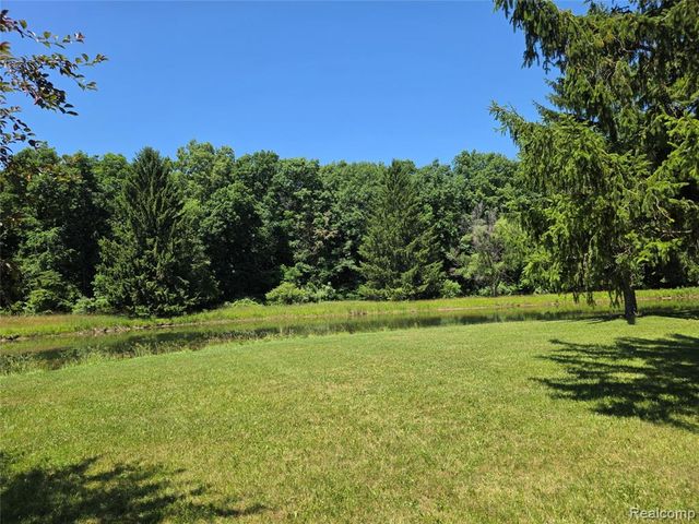 3581 N Burkhart Road, Howell, MI 48855