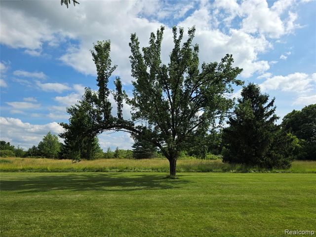 3581 N Burkhart Road, Howell, MI 48855