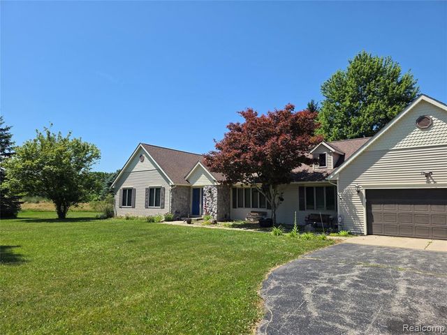 3581 N Burkhart Road, Howell, MI 48855