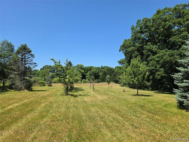 3581 N Burkhart Road, Howell, MI 48855