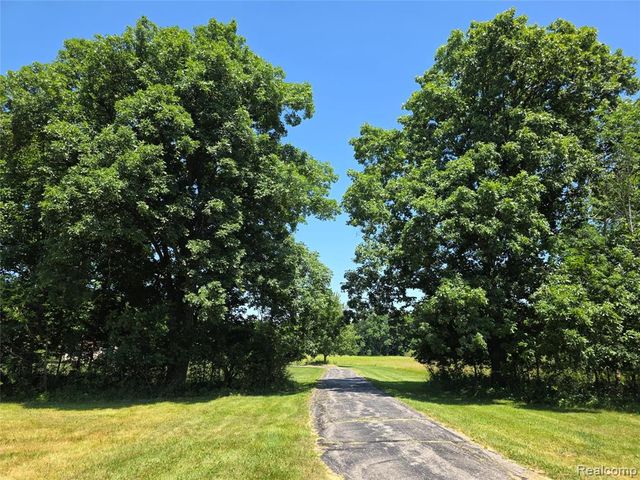 3581 N Burkhart Road, Howell, MI 48855
