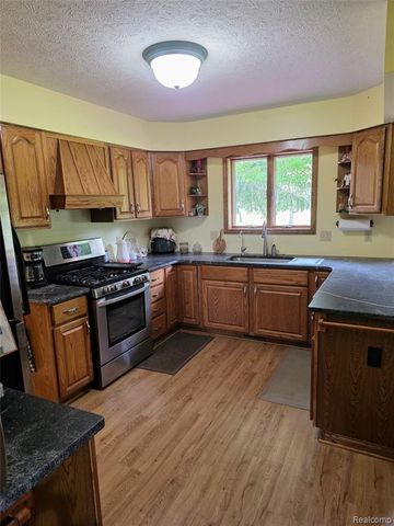 3581 N Burkhart Road, Howell, MI 48855