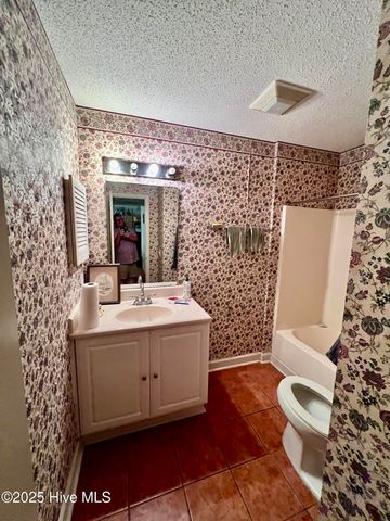 3008 Mulberry Lane E, Greenville, NC 27858
