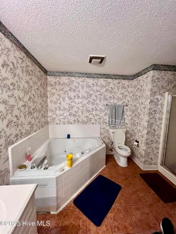 3008 Mulberry Lane E, Greenville, NC 27858