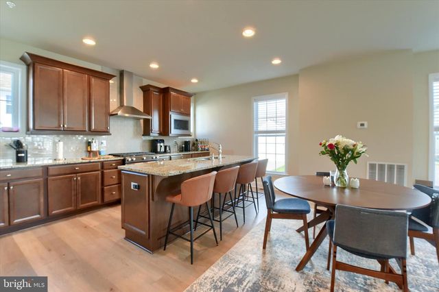 3100 EGRETON RD, Mechanicsburg, PA 17055