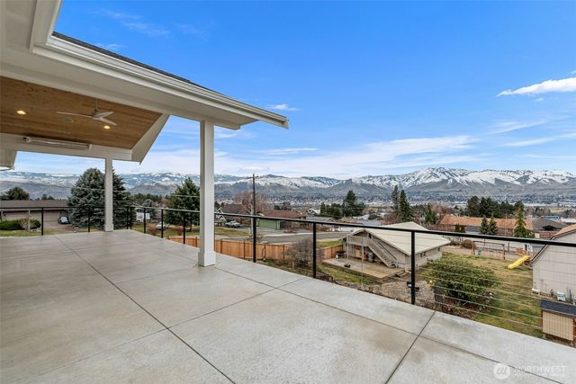 327 23rd Street NE, East Wenatchee, WA 98802