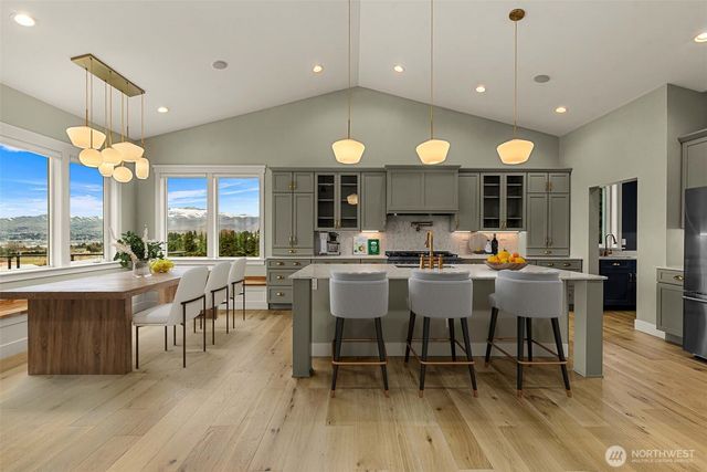 327 23rd Street NE, East Wenatchee, WA 98802