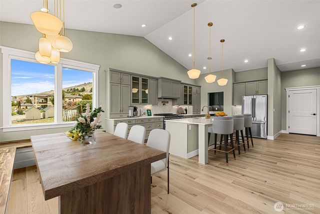 327 23rd Street NE, East Wenatchee, WA 98802