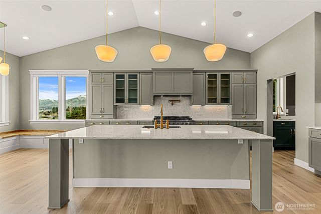 327 23rd Street NE, East Wenatchee, WA 98802