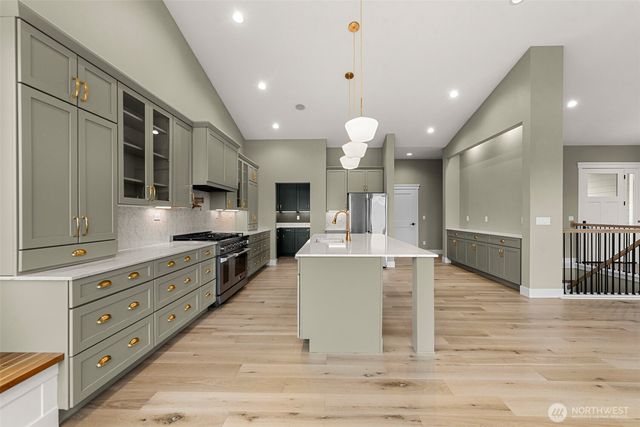 327 23rd Street NE, East Wenatchee, WA 98802