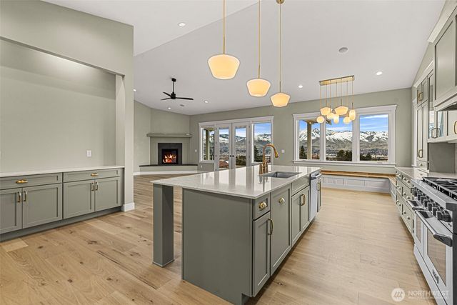 327 23rd Street NE, East Wenatchee, WA 98802