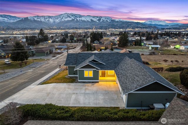 327 23rd Street NE, East Wenatchee, WA 98802