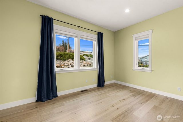 327 23rd Street NE, East Wenatchee, WA 98802