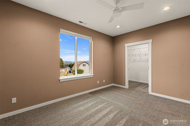 327 23rd Street NE, East Wenatchee, WA 98802