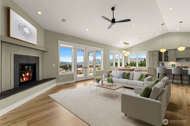 327 23rd Street NE, East Wenatchee, WA 98802