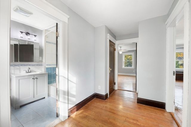 589 Sunderland Rd, Worcester, MA 01604