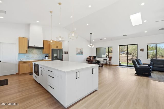 43131 N 20TH Street, New River, AZ 85087