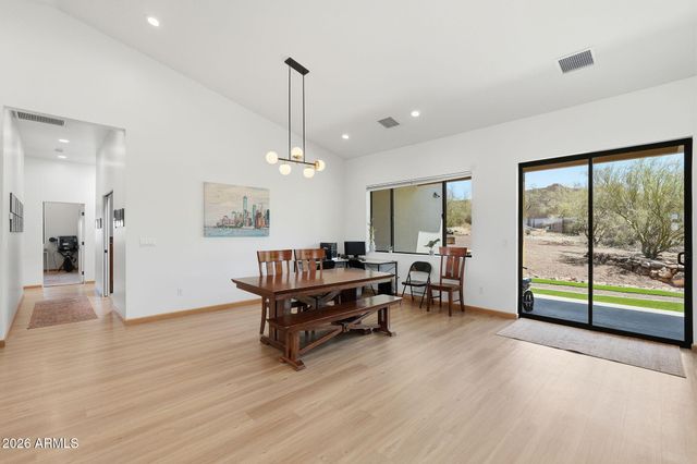 43131 N 20TH Street, New River, AZ 85087