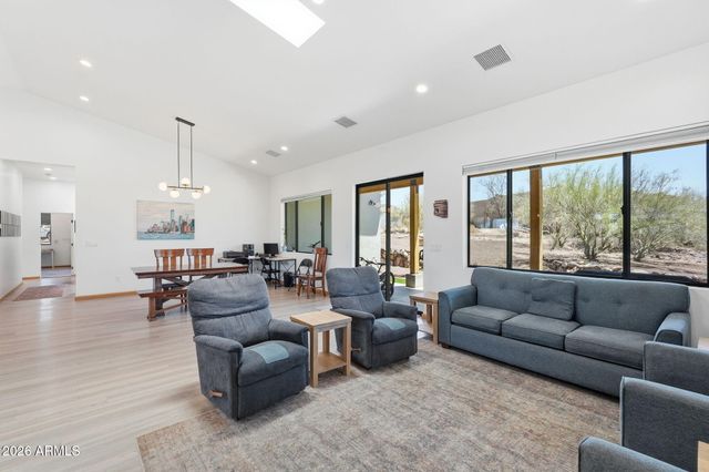 43131 N 20TH Street, New River, AZ 85087