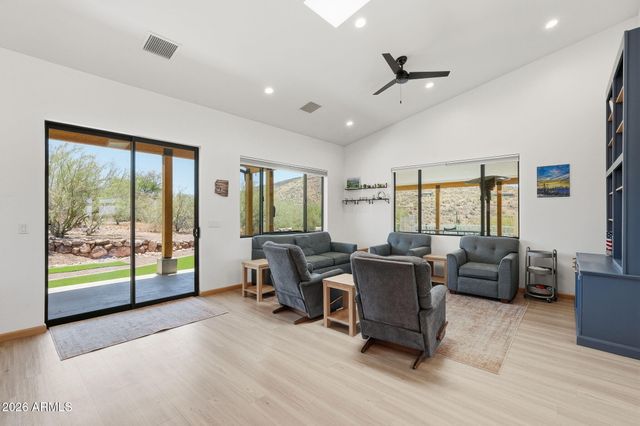 43131 N 20TH Street, New River, AZ 85087