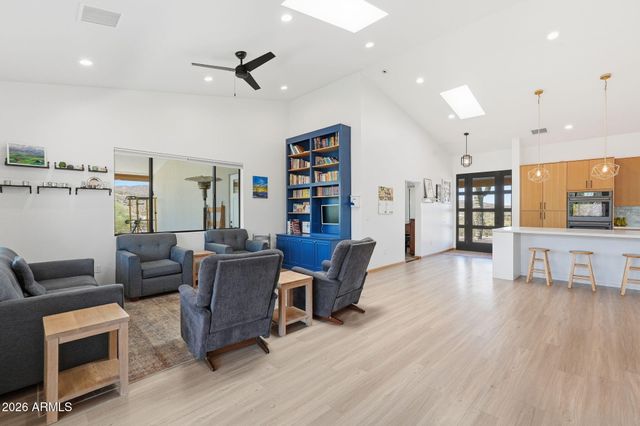 43131 N 20TH Street, New River, AZ 85087