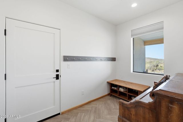 43131 N 20TH Street, New River, AZ 85087