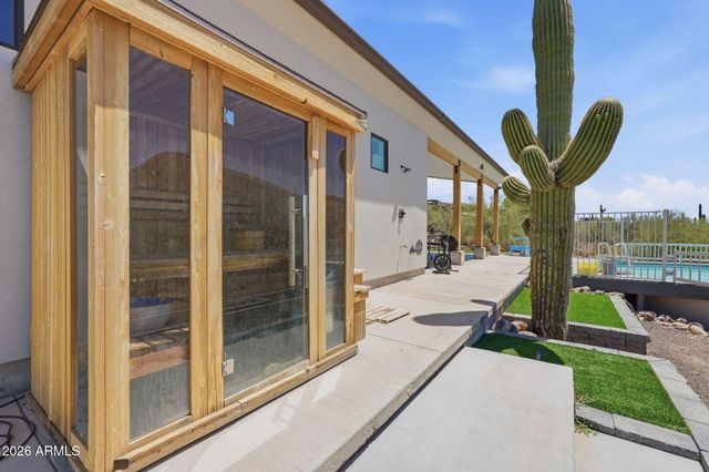 43131 N 20TH Street, New River, AZ 85087