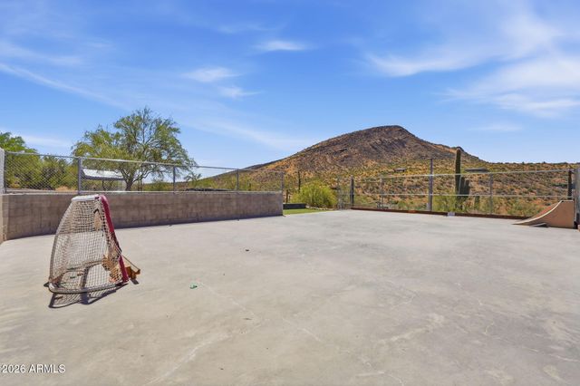 43131 N 20TH Street, New River, AZ 85087