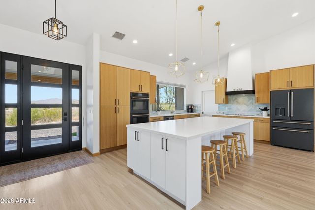 43131 N 20TH Street, New River, AZ 85087