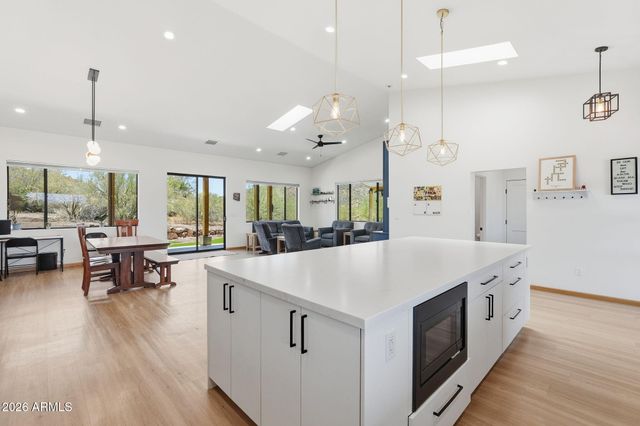 43131 N 20TH Street, New River, AZ 85087