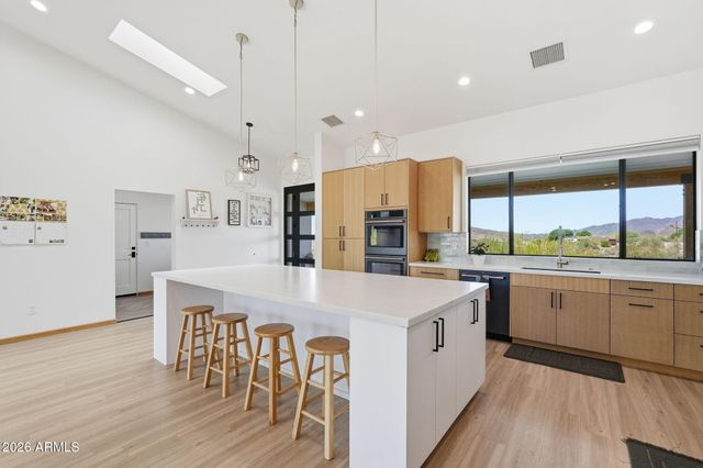 43131 N 20TH Street, New River, AZ 85087